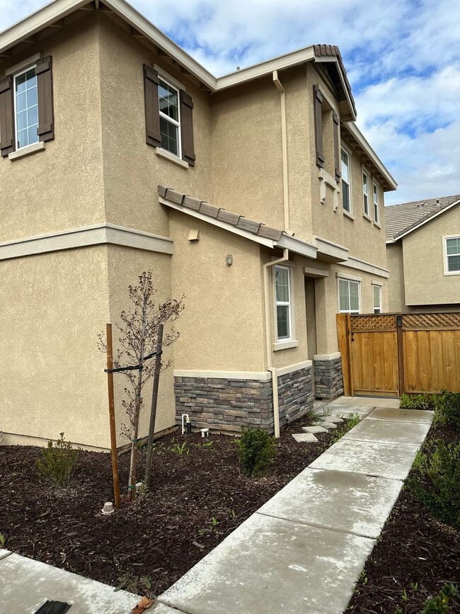 Building Photo - $500.00 off first full months rent
