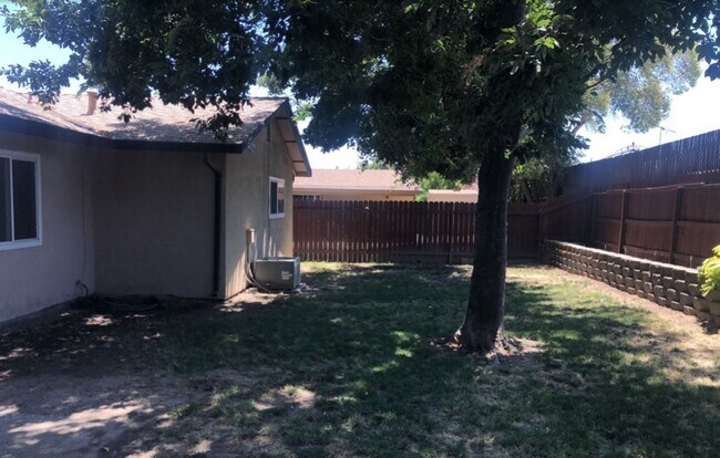 Building Photo - 7521 Blackthorne Way