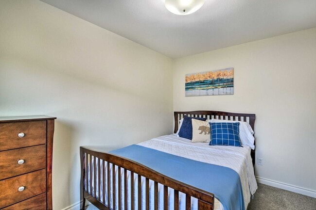 Building Photo - 2432 Glacier St