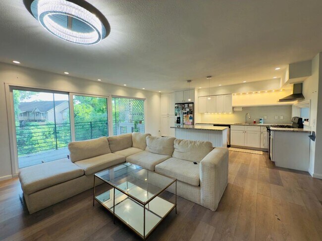 Building Photo - 8211 Katy Fwy