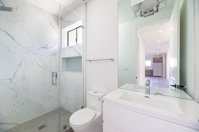 Building Photo - Longwood