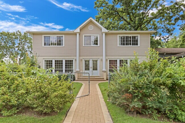 Primary Photo - 1206 Lynn Terrace