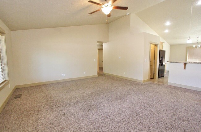 Building Photo - 1161 Kaetzel Way