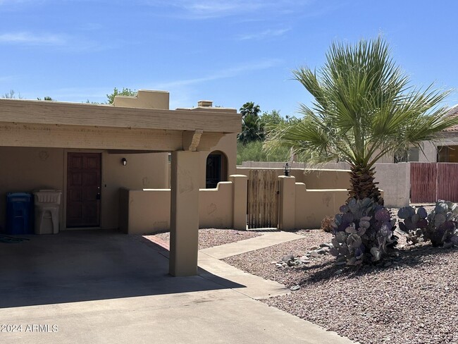 Building Photo - 16421 E Ashbrook Dr