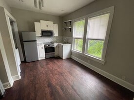 Building Photo - 644 Moreland Ave SE