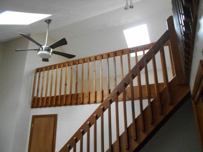 Building Photo - Derry Townhouse for Rent- 2 Bedrooms + Loft!  Available Nov 15!