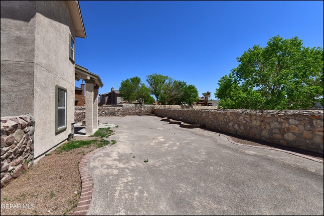 Building Photo - 672 Sequeiros Ct