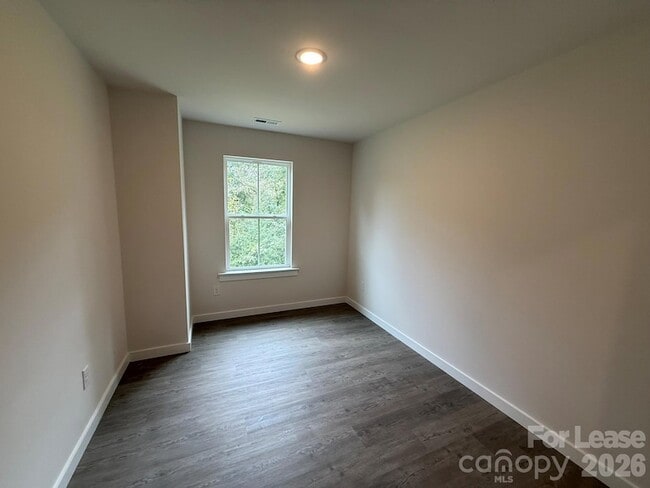 Building Photo - 144 33rd St NW