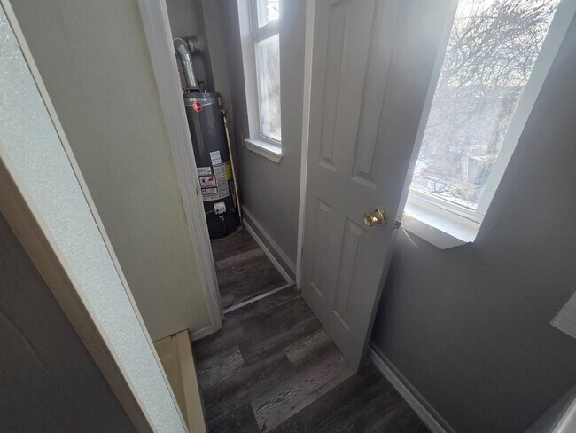 Building Photo - 23 Monroe St