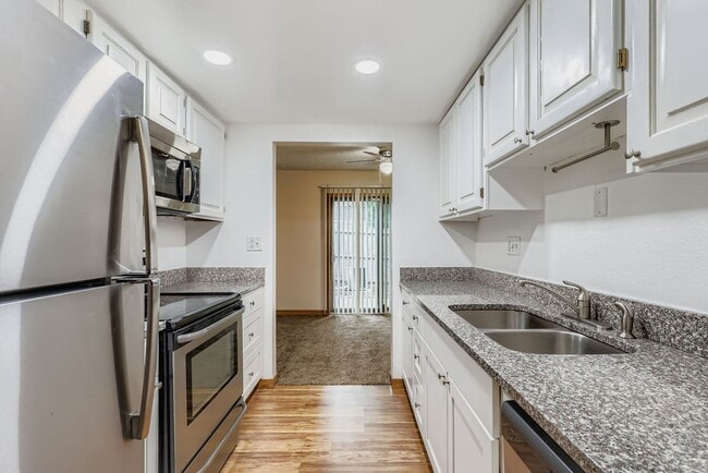 Building Photo - Stunning 3/2.5 home in Arvada!