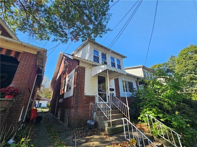 Building Photo - 1127 Highland St