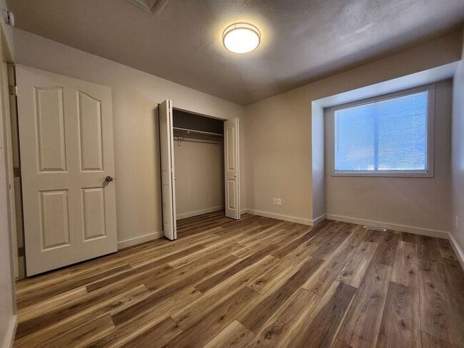 Building Photo - Renovated Cozy 2-Bedroom Duplex | Move In ...