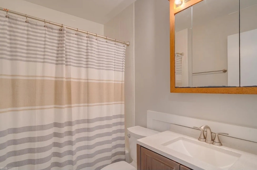 Upstairs bathroom - 812 Cambridge Rd