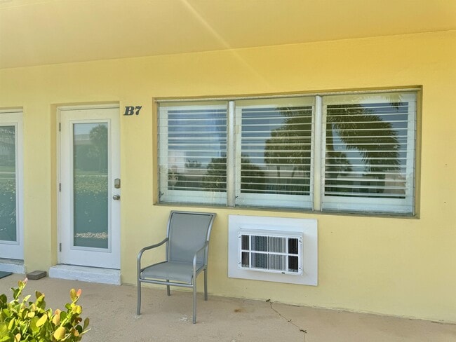 Building Photo - 473 12th Ave S