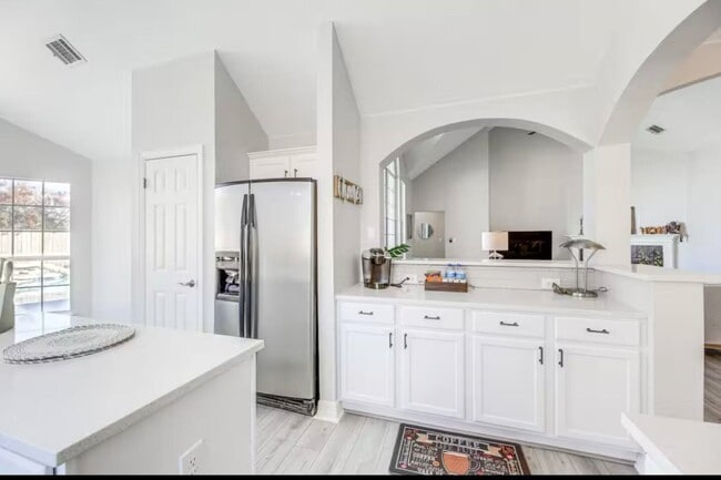 Building Photo - 602 Vogue Cove