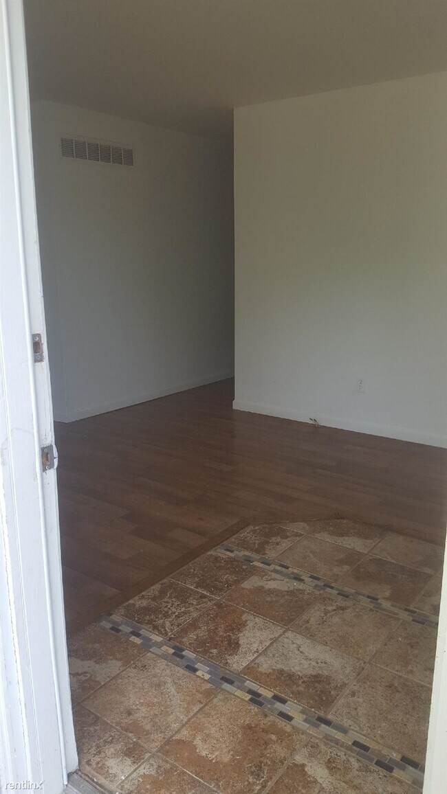 Building Photo - 2 br, 1 bath Duplex - 10118 Camshire Ct