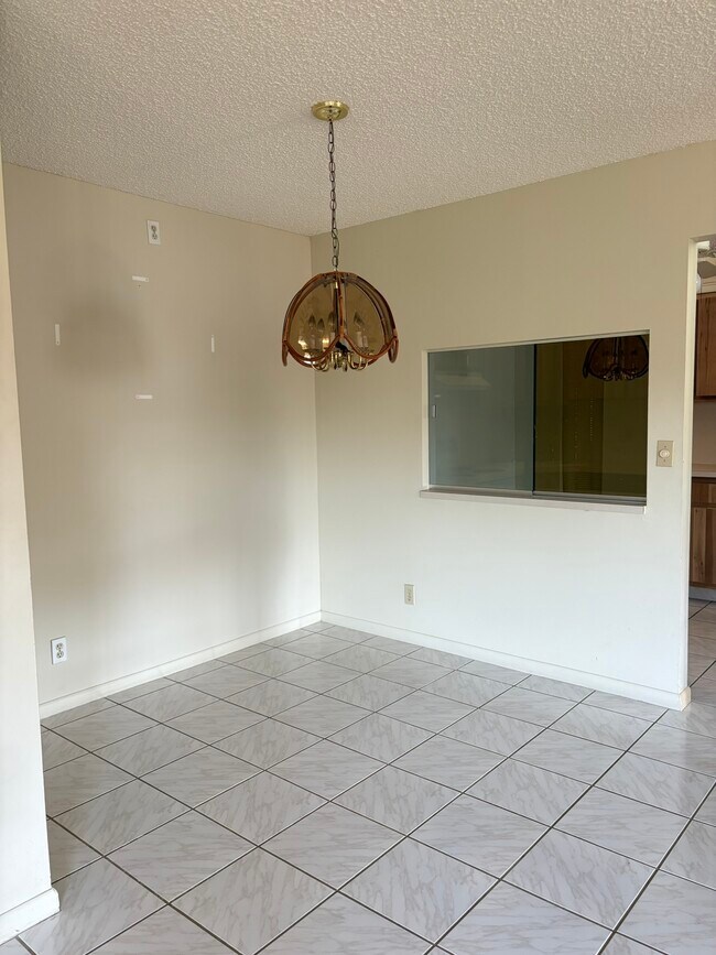 Building Photo - 503 Shady Pine Way