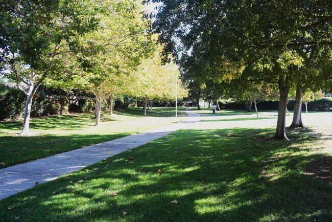 Building Photo - 5828 Laguna Vale Way