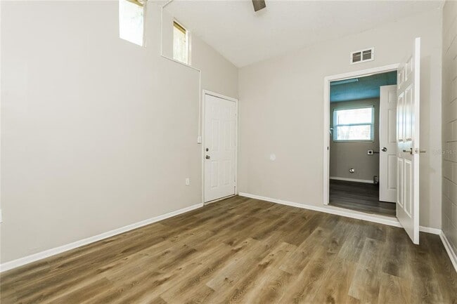 Building Photo - 5801 Abercorn Dr