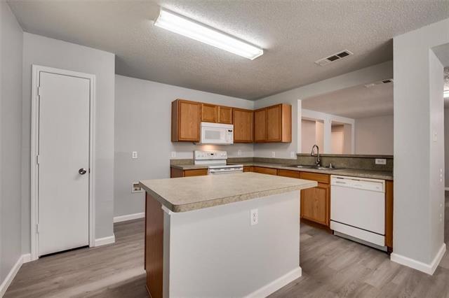 Building Photo - 510 Burleson St