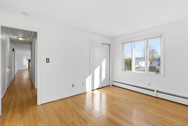 Building Photo - 8 Cherryfield Dr