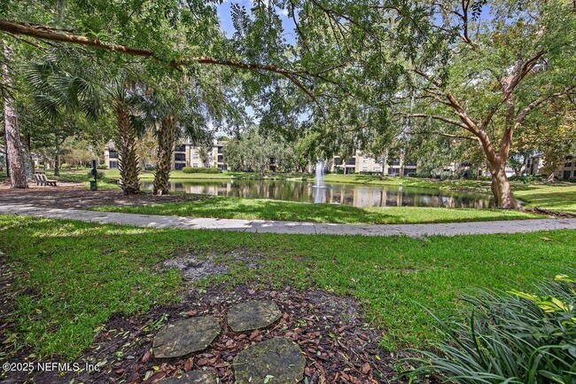 Building Photo - 5 Arbor Club Dr