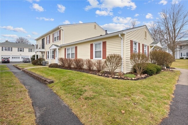 Building Photo - 34 Arrowhead Way S