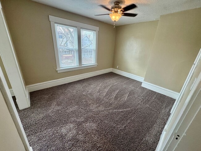 Building Photo - 2542 Glen Echo Dr