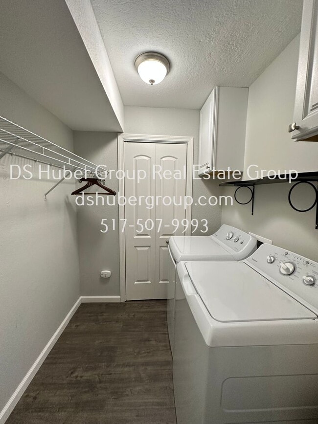 Building Photo - 5400 Maple Ridge Rd