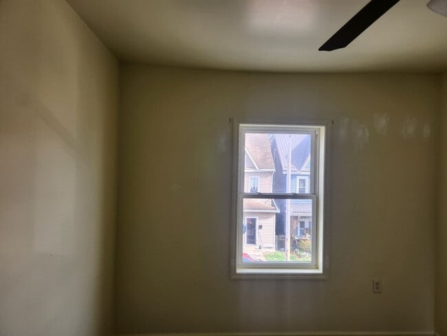 Building Photo - 413-415-415 N 6th Ave