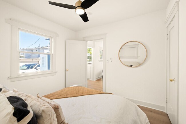 Building Photo - 4419–4423 Mississippi St — fully renovated with designer finishes throughout!