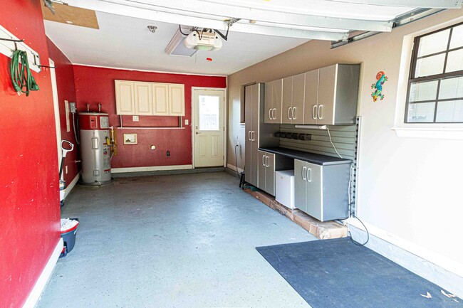 Building Photo - Charming 3-Bedroom Home with In-Ground Poo...