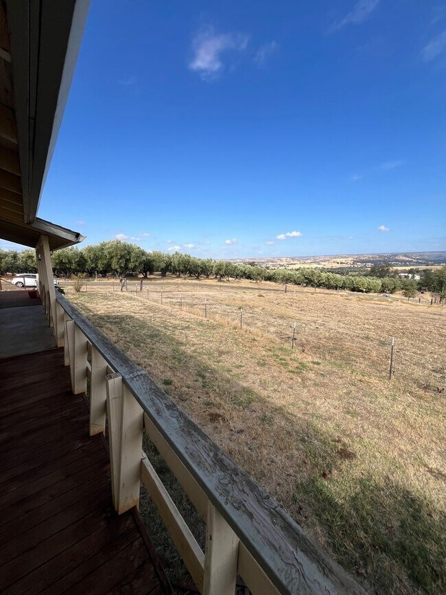 Building Photo - Oroville 4 bed 2 bath 3300sqft country hom...