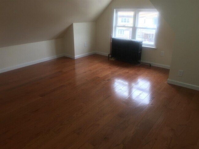 Building Photo - 74 W 7th St