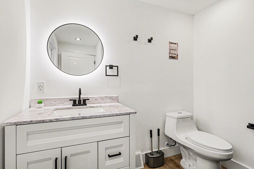 Bathroom 1 Private - 2705 McCarty Rd