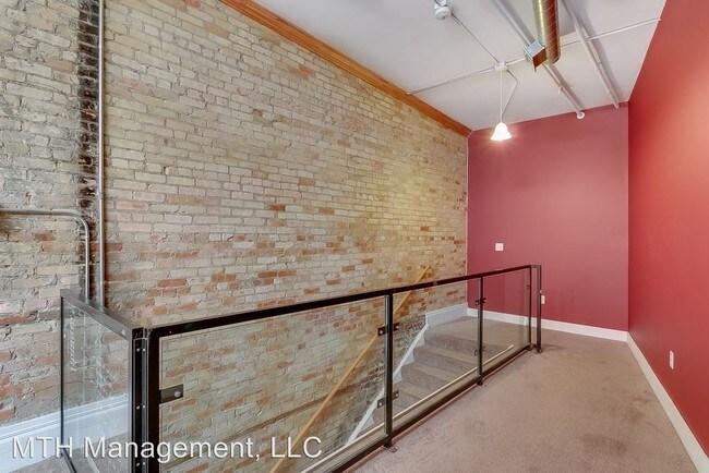 Building Photo - 3 br, 2 bath Apartment - 109 S Washington