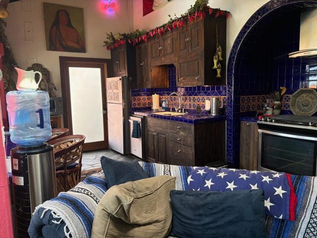 Building Photo - 122 S Rios Ave