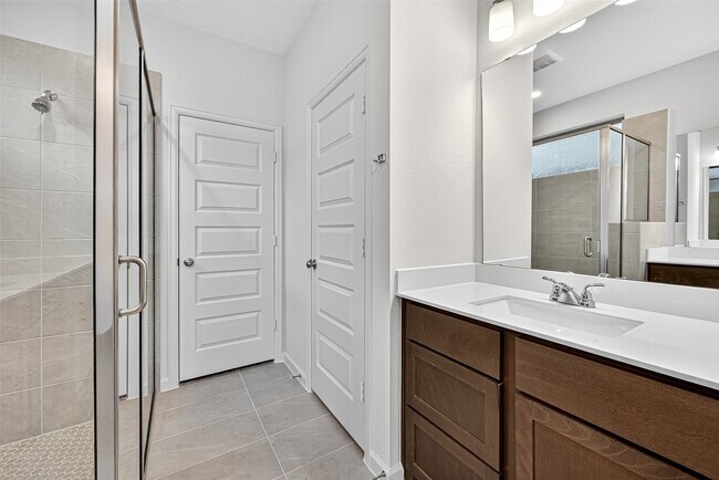 Building Photo - 5019 Bowen Pr Dr