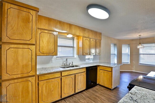 Building Photo - 5210 Meadowick Ln