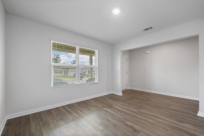 Building Photo - 5213 Peach Dr