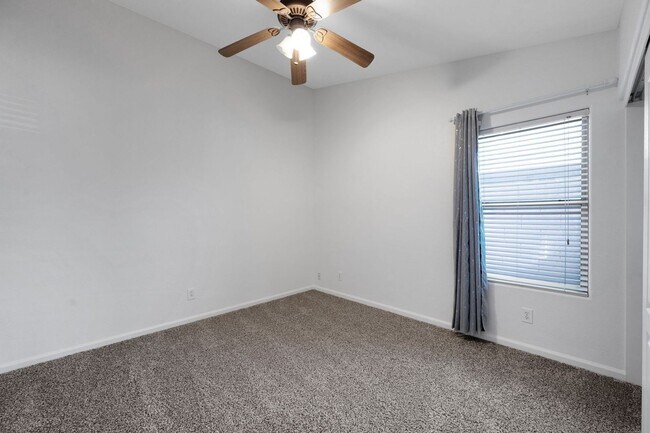 Building Photo - 3308 W Adobe Dam Rd