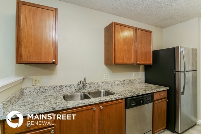 Building Photo - 755 Fern St