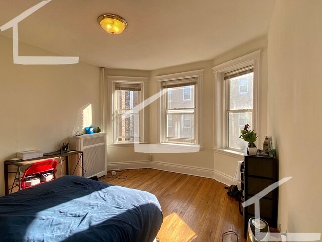 Primary Photo - 6/1 Sunny charming Studio apartment just 1...