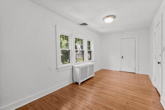 Building Photo - 121 Walworth Ave
