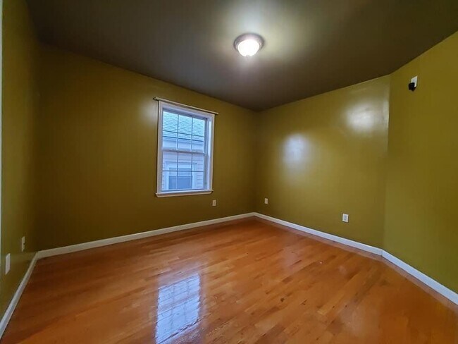 Building Photo - 27 Jewett Ave