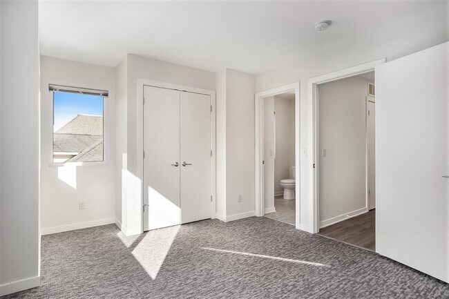 Building Photo - 153 Seward Ave NW