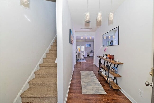 Building Photo - 2084 Sawgrass Dr