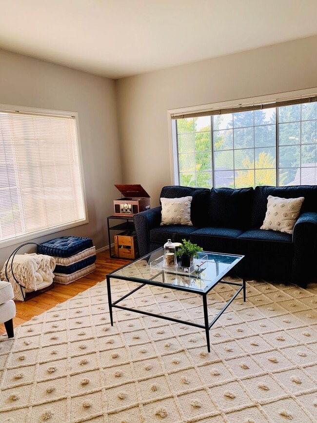 Building Photo - 4-Bedroom Single-Family Home on Quiet Cul-de-Sac