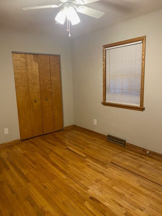 Building Photo - Ranch home with two car garage located on over 1/2 acre