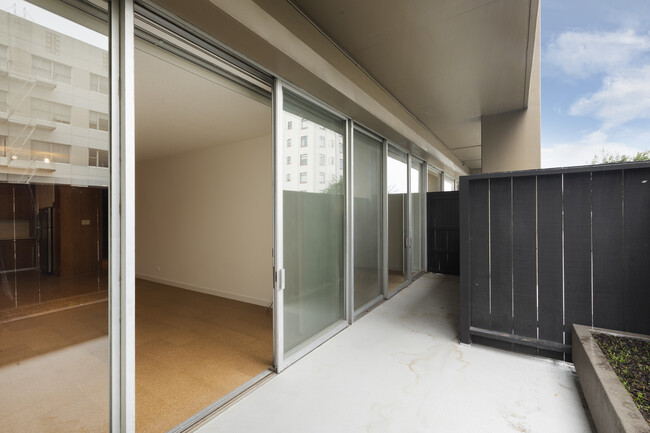 Building Photo - 1333 Jones St